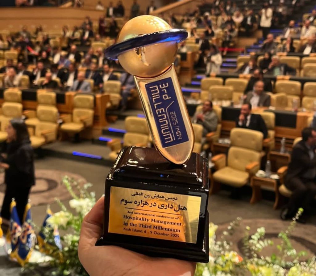 تندیس دومین همایش هتلداری در هزاره سوم